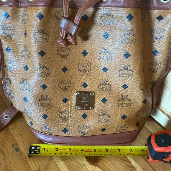 Mcm Bucket Sling bag - Picture 5 of 8